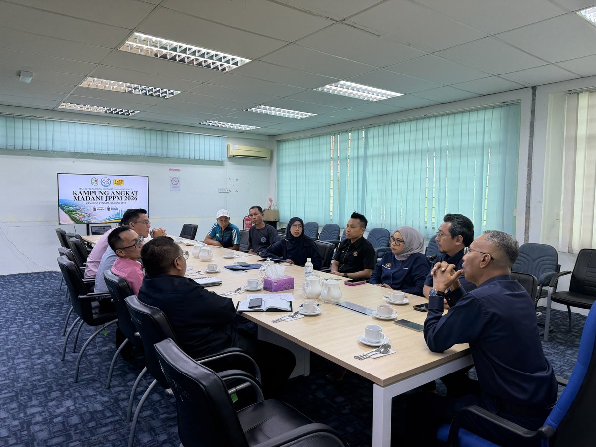 jppm_my's tweet photo. SADONG JAYA | 5 Oktober 2026 – YBrs. Dr. Adam bin Abu Hanipah, Timbalan Ketua Pengarah Jabatan Pendaftaran Pertubuhan Malaysia (JPPM), hari ini menyempurnakan Sesi Penyerahan Surat Pelantikan Agensi Pelaksana Projek Kampung Angkat MADANI (KAM) JPPM Tahun 2026.
#JPPM #KDN https://t.co/3oYtO8D2KA