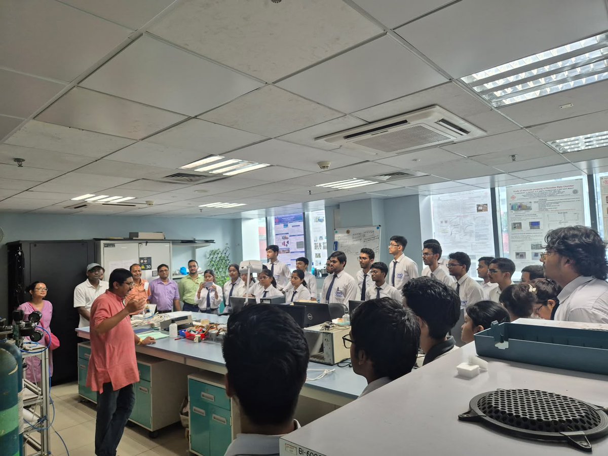 bose_institute's tweet photo. Students and some Faculty members from Dept. of Basic Sciences and humanities, IEM, Saltlake visited some of the laboratories of the Department of Physical Sciences, Bose Institute, Unified Academic Campus on 29.09.2026 and interacted with the scientists.
@IndiaDST @IndiaDST https://t.co/axlDjlSxD6