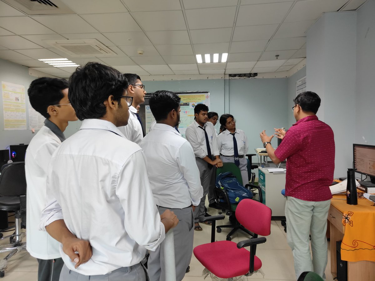 bose_institute's tweet photo. Students and some Faculty members from Dept. of Basic Sciences and humanities, IEM, Saltlake visited some of the laboratories of the Department of Physical Sciences, Bose Institute, Unified Academic Campus on 29.09.2026 and interacted with the scientists.
@IndiaDST @IndiaDST https://t.co/axlDjlSxD6