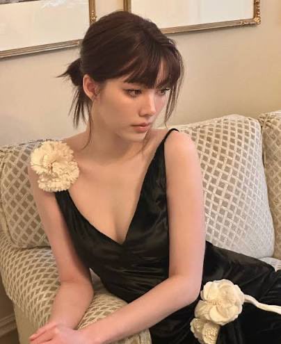 IconicRankings's tweet photo. 🏆 THAI CELEBRITY OF THE YEAR 2026 Live rankings 🇹🇭

1. Lingling Sirilak Kwong – 315,661 votes
2. Orm Kornnaphat – 311,367 votes
3. Yoko Apasra – 266,185 votes
4. Oom Eisaya Hosuwan 
5. Charlotte Austin
6. Freen Sarocha
7. Pawat Chittsawangdee
8. Win Metawin
9. Becky Armstrong
10. Lookmhee Punyapat
11. Pond Naravit
12. Santa Pongsapak
13. Noeul Nuttarat
14. War Wanarat
15. Boss Chaikamon
Source: NetizensChoice