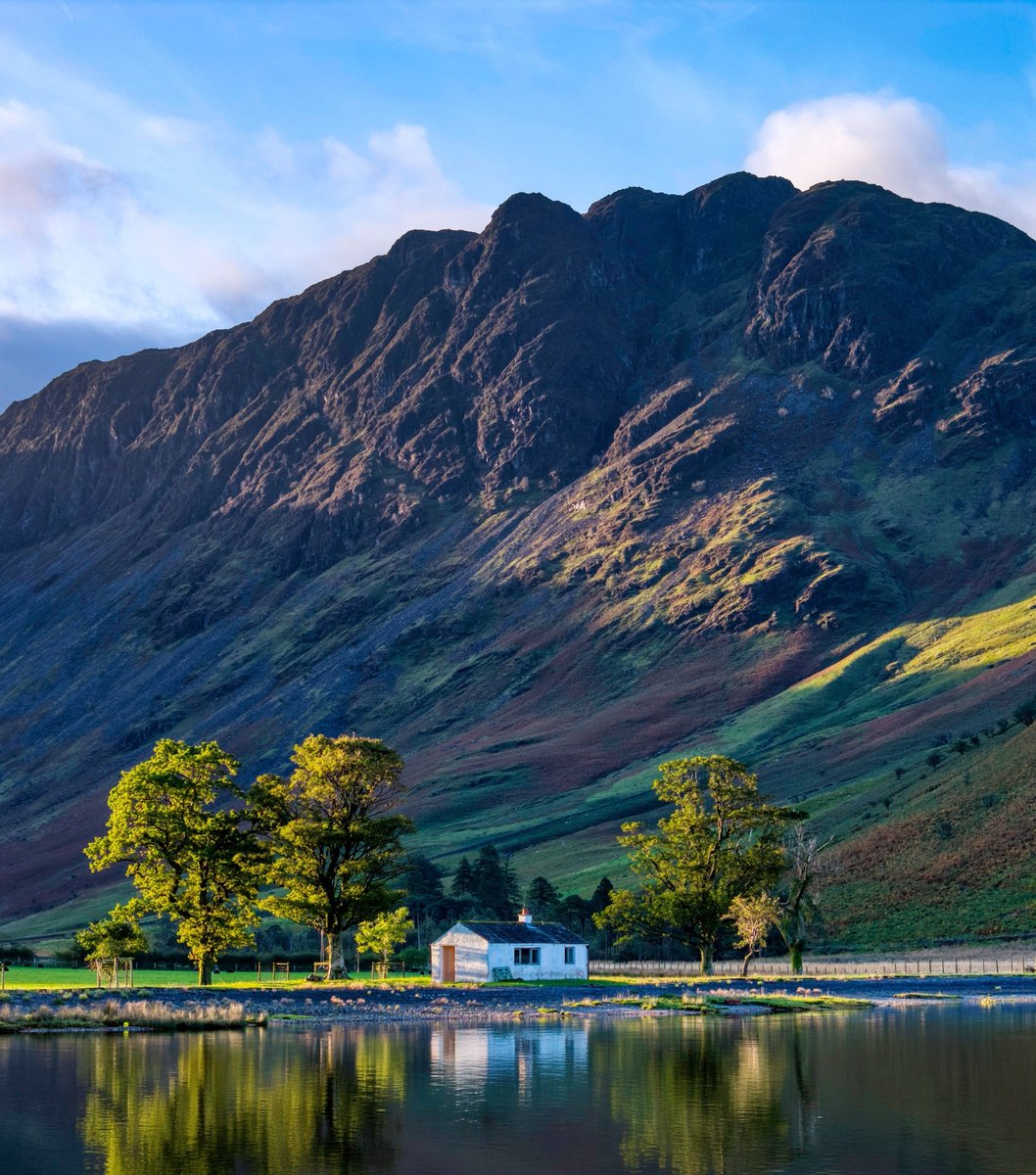 lakesrhino's tweet photo. Morning everyone I hope you are well. A bit of brightness to start the week. The White Hut Buttermere (Char Cottage) under the watchful gaze of Haystacks. Have a great day.

#LakeDistrict https://t.co/wkZqmj0TE3