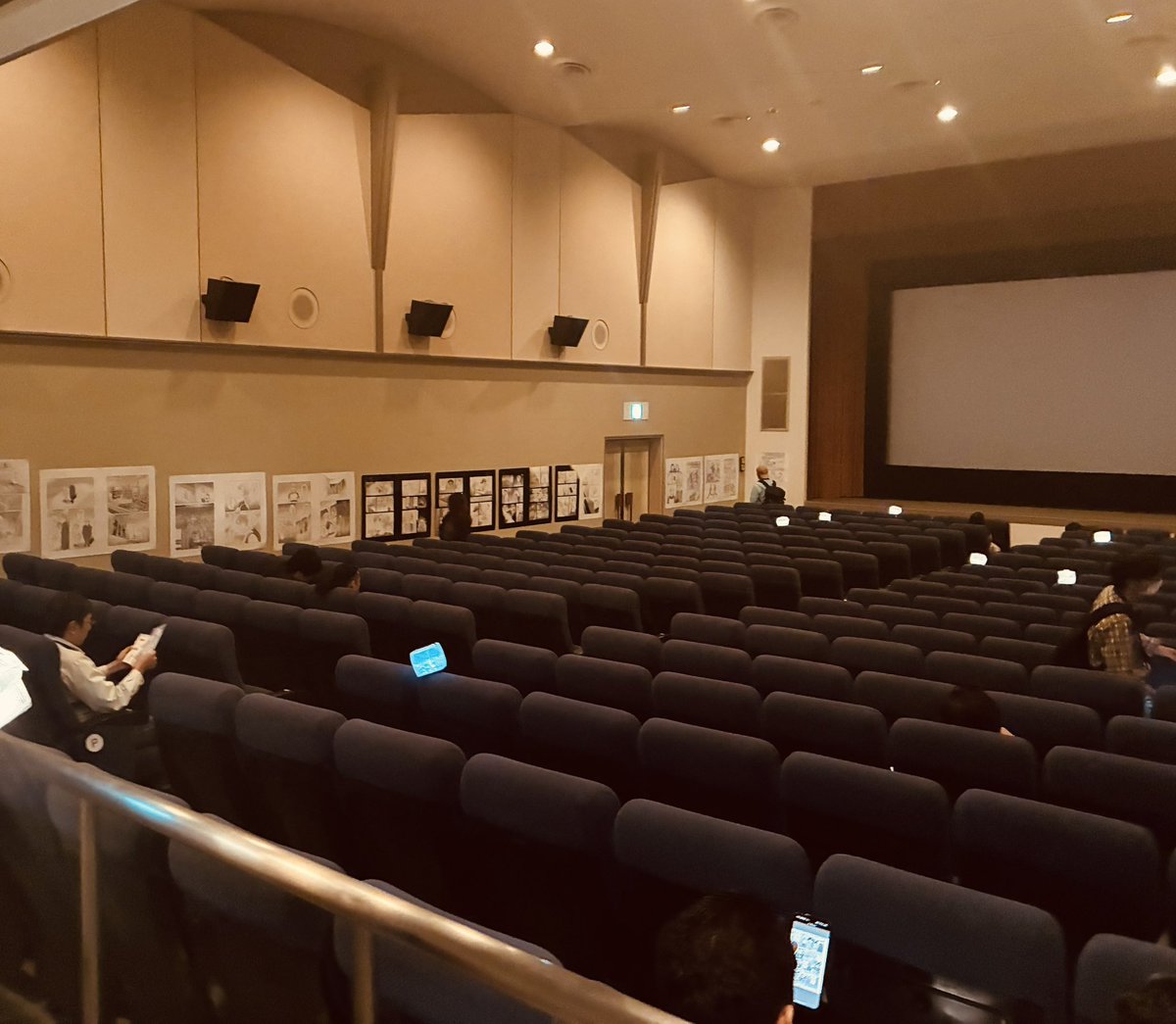 mizno7's tweet photo. 10月3,4日 限定で
相鉄ムービルの劇場にて公開された
『海なんて見えないヨコハマ』
最終回が
本日より相鉄ムービル公式サイトで公開されました。

少し将来の相鉄ムービルの様子も登場します。

ぜひご一読ください！ https://t.co/TM59BQCjzY