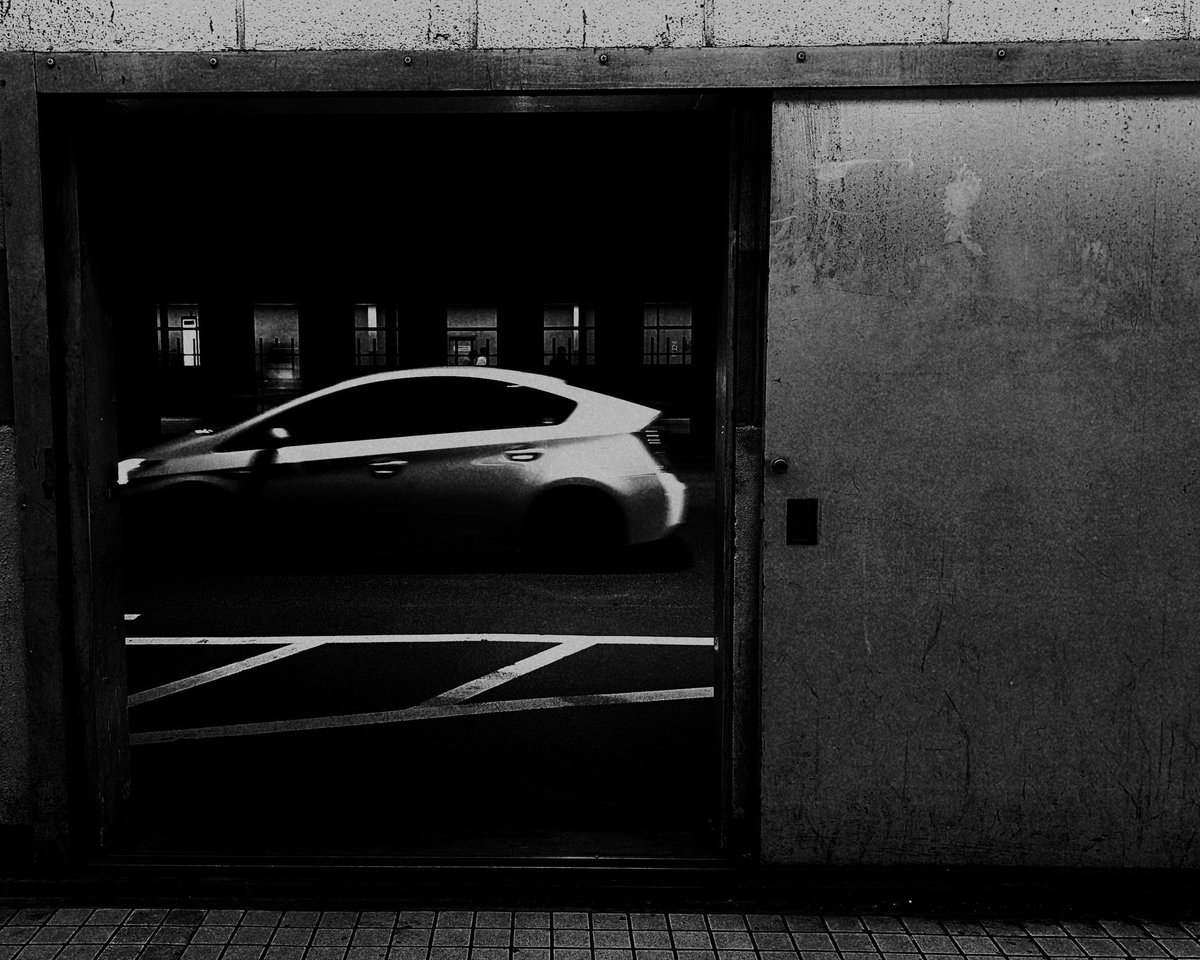 Ygch19X's tweet photo. #monochrome 
#streetphotography 
#photography
#スナップ写真
#街撮り https://t.co/ByDnu4edXj