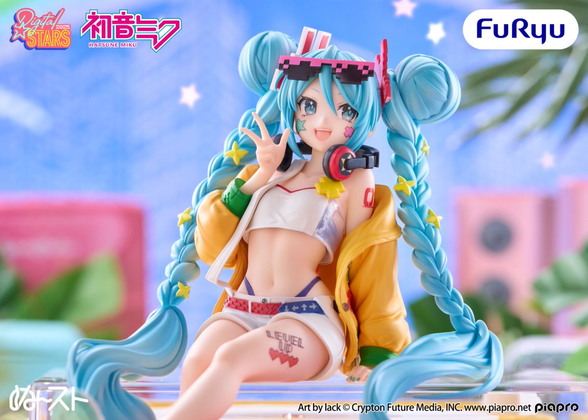 FURYU_prize's tweet photo. ＼フリュープライズ速報／

「HATSUNE MIKU Digital Stars 2025」
ぬースト最新画像を大公開🎉

lack様（@lalalalack）デザイン🎨
カラフルな衣装がキュートな遊び心あふれるミクをお見逃しなく🌈
27年1月頃より展開予定！お楽しみに✨

📢フリュープライズ・ぬーどるストッパーフィギュアの情報は、@FURYU_prizeで続々と公開中です！ぜひフォローしてね！

#初音ミク #HatsuneMiku #DigitalStars #DigitalStars2025
@cfm_miku　@cfm_ds