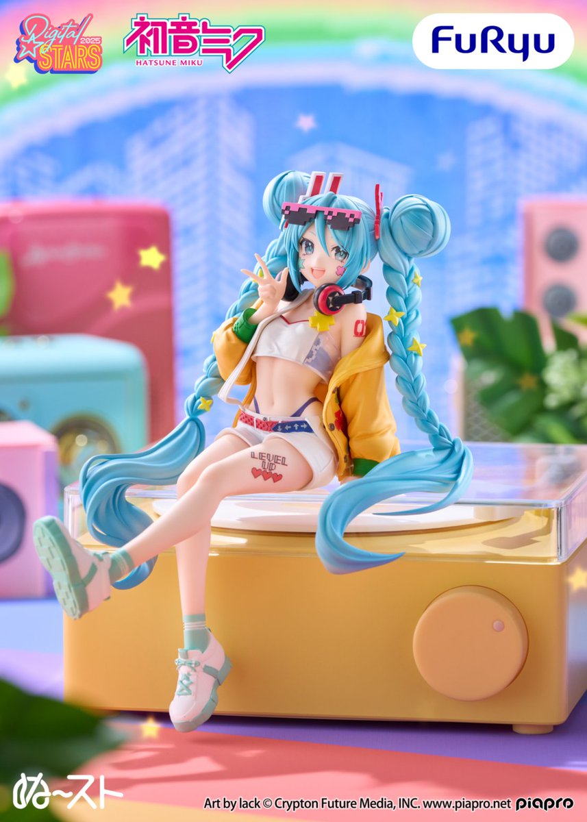 FURYU_prize's tweet photo. ＼フリュープライズ速報／

「HATSUNE MIKU Digital Stars 2025」
ぬースト最新画像を大公開🎉

lack様（@lalalalack）デザイン🎨
カラフルな衣装がキュートな遊び心あふれるミクをお見逃しなく🌈
27年1月頃より展開予定！お楽しみに✨

📢フリュープライズ・ぬーどるストッパーフィギュアの情報は、@FURYU_prizeで続々と公開中です！ぜひフォローしてね！

#初音ミク #HatsuneMiku #DigitalStars #DigitalStars2025
@cfm_miku　@cfm_ds