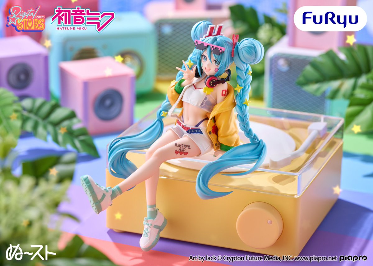 FURYU_prize's tweet photo. ＼フリュープライズ速報／

「HATSUNE MIKU Digital Stars 2025」
ぬースト最新画像を大公開🎉

lack様（@lalalalack）デザイン🎨
カラフルな衣装がキュートな遊び心あふれるミクをお見逃しなく🌈
27年1月頃より展開予定！お楽しみに✨

📢フリュープライズ・ぬーどるストッパーフィギュアの情報は、@FURYU_prizeで続々と公開中です！ぜひフォローしてね！

#初音ミク #HatsuneMiku #DigitalStars #DigitalStars2025
@cfm_miku　@cfm_ds