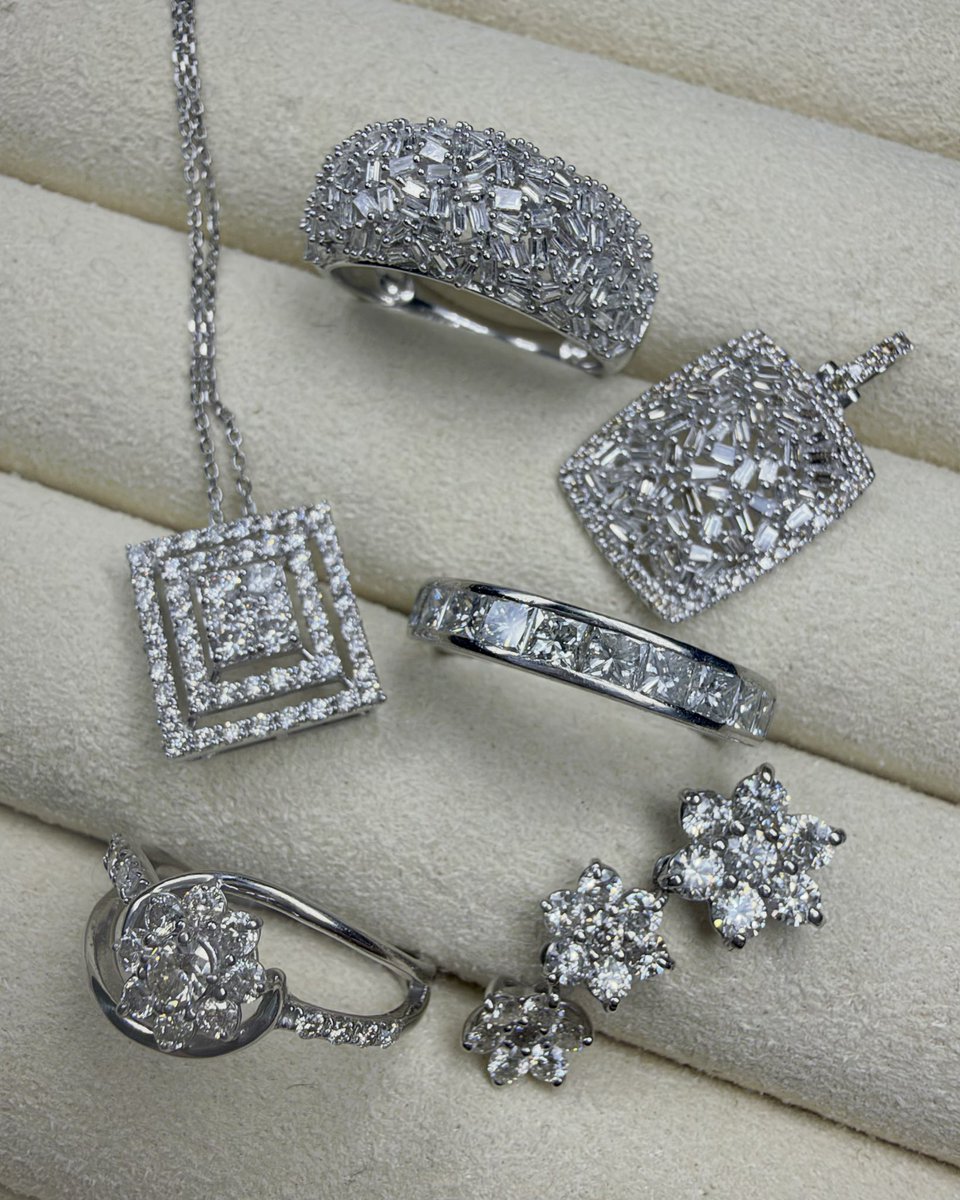 JEWELRY_LAND_jp's tweet photo. 今日からネックレス週間✨

まずはダイヤネックレスとそれに合わせたリングのご紹介✨
今回は単品価格とセット割でご案内します💨

今夜21時から！ https://t.co/qF1wcl4yhr