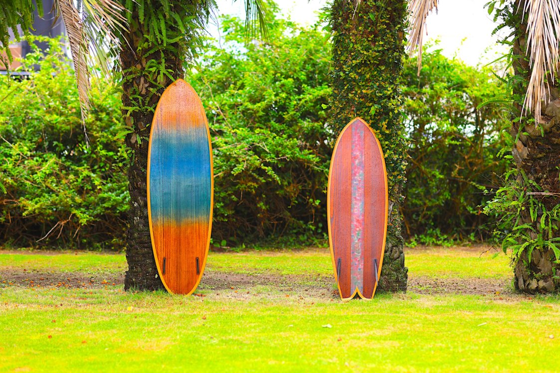 japan's tweet photo. A surfboard coated in Japanese urushi lacquer—and made to ride real waves. 🌊🏄 Kyoto craftsman Takuya Tsutsumi is creating new ways for urushi to connect with people, cultures and local materials, carrying its craftsmanship forward in forms made for life today. 🌿✨ https://t.co/m3L23MZEZB