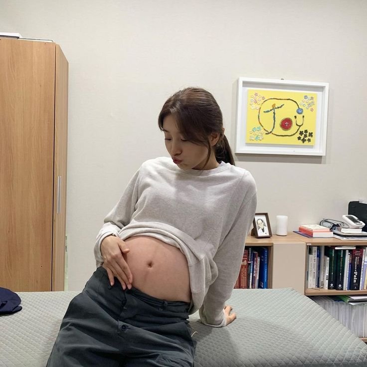 TheMovieNest80's tweet photo. Bae Suzy with her Cute Baby Bump... https://t.co/Pf2kCyrRzl