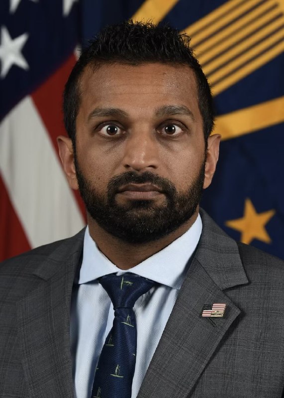 GHTHaberTR's tweet photo. 46 yaşındaki FBI Direktörü Kash Patel, 27 yaşındaki country müzik sanatçısı Alexis Wilkins ile nişanlandığını açıkladı. https://t.co/qBZXPR1sMb