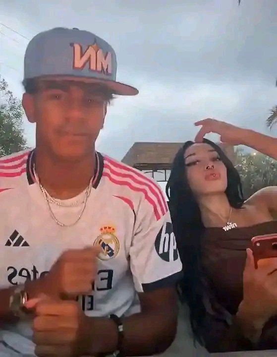 EmZik243389's tweet photo. This boy has always been a madrid fan 🙄 😂 https://t.co/z9HDSOWrGn