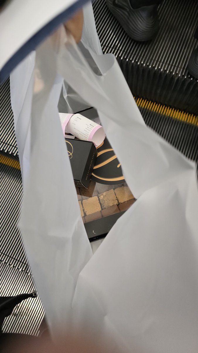 TorogiBoy101's tweet photo. Kastoy gayam dyay, haha gapo lang ti curiosity ket halos maysa oras ak nakipilpila ket kasta lang gayam๐คญ๐คฃ kala dyay Dubai Chewy Choco lang ti naimas๐คญ๐คฃ.
Napagastos ta la ketdj ti di oras nyahaha
#baguiocity https://t.co/cUd9LWosDZ