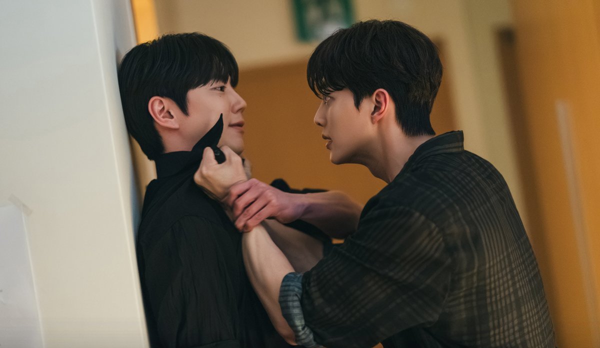 chaemungkawa's tweet photo. 뵤정 27살 되엇어도 최정요 고딩때 비오랑 해본게 전부라 여전히 안익숙하고 아다반응 해줬으며뉴좋겠음. 뤀도미니코 상태일때 둘이 함뜨하는데 괜히 못하는거 들키기 싫어서 기승위로 지가 넣으려 하다가 안돼서 그냥 강뵤한테 쳐박혔으면... 기승위 상태그대로 ㅈㄴ박아대는데 https://t.co/WYHaM2dohh