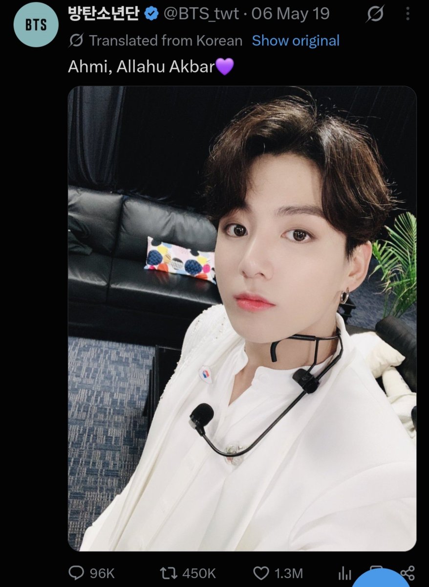 boywithluv_tae's tweet photo. Muslim Armys, are y'all seeing this
FYI he didn't actually write that but translation fluke https://t.co/EawF7owFwV