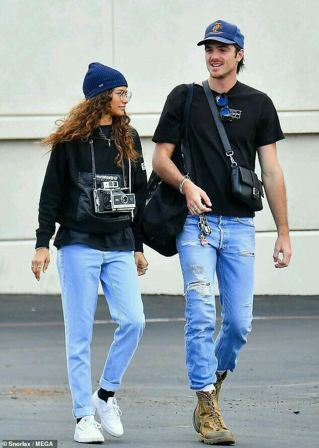 1islaa_'s tweet photo. Whats the real secret on why zendaya decided to go with a short slim guy and living a tall handsome man jacob elordi https://t.co/tVql6zee0r