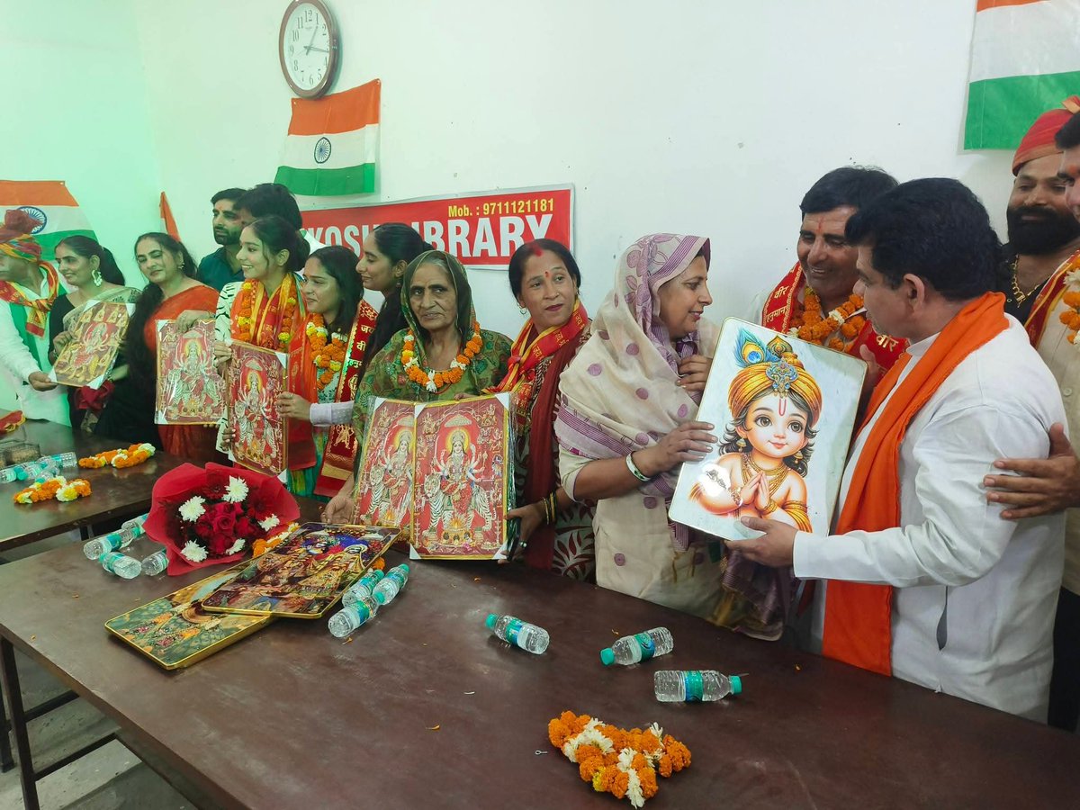 rkshsharma's tweet photo. 🌸🇮🇳 प्रतिभा का सम्मान, बेटियों का सम्मान — समाज के उज्ज्वल भविष्य की कामना ! 🇮🇳🌸
गांव जलालपुर  में भाई श्री अनिल नागर जी द्वारा संचालित मेघकोष लाइब्रेरी में आयोजित एक गरिमामयी सम्मान समारोह में सम्मिलित होने का अवसर प्राप्त हुआ। https://t.co/Hm8W6jyt2Q