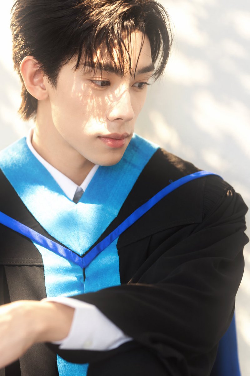 Delandd4's tweet photo. ขอบคุณสำหรับของขวัญนะค้าบขอบคุณครอบครัว เพื่อนๆ และแฟนๆทุกคนมากๆเลยนะครับ ขอบคุณที่อยู่คอยเป็นกำลังใจและ support กันนะครับ ตอนนี้ก็ได้เดินทางมาอีก chapter นึงของชีวิตแล้ว ตัวผมเองก็ยังมีเรื่องที่ต้องเรียนรู้และเติบโตอีกหลายอย่าง และอยากจะทำทุกๆอย่างให้เต็มที่ที่สุดที่เราสามารถทำได้ในช่วงเวลาต่างๆ เปิดรับทุกๆโอกาสที่เข้ามาในชีวิตและยินดีกับทุกอุปสรรคต่างๆที่จะเปลี่ยนแปลงตัวเราให้ดีขึ้น ขอขอบคุณคนรอบตัวทุกๆคนที่คอยเป็นแรงผลักดันให้ผมได้ก้าวไปข้างหน้า เพราะทุกๆสิ่งต่างๆคงไม่มีทางเกิดขึ้นได้ด้วยตัวผมคนเดียวแน่นอนครับ รักๆนะครับ เป็นกำลังใจให้ทุกคนที่มีความฝันนะ เรามาสู้ไปด้วยกันครับ🩵