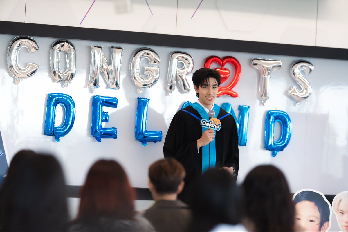Delandd4's tweet photo. ขอบคุณสำหรับของขวัญนะค้าบขอบคุณครอบครัว เพื่อนๆ และแฟนๆทุกคนมากๆเลยนะครับ ขอบคุณที่อยู่คอยเป็นกำลังใจและ support กันนะครับ ตอนนี้ก็ได้เดินทางมาอีก chapter นึงของชีวิตแล้ว ตัวผมเองก็ยังมีเรื่องที่ต้องเรียนรู้และเติบโตอีกหลายอย่าง และอยากจะทำทุกๆอย่างให้เต็มที่ที่สุดที่เราสามารถทำได้ในช่วงเวลาต่างๆ เปิดรับทุกๆโอกาสที่เข้ามาในชีวิตและยินดีกับทุกอุปสรรคต่างๆที่จะเปลี่ยนแปลงตัวเราให้ดีขึ้น ขอขอบคุณคนรอบตัวทุกๆคนที่คอยเป็นแรงผลักดันให้ผมได้ก้าวไปข้างหน้า เพราะทุกๆสิ่งต่างๆคงไม่มีทางเกิดขึ้นได้ด้วยตัวผมคนเดียวแน่นอนครับ รักๆนะครับ เป็นกำลังใจให้ทุกคนที่มีความฝันนะ เรามาสู้ไปด้วยกันครับ🩵