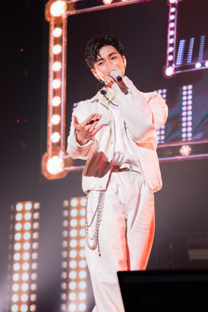 Kstyle_news's tweet photo. スンハン、日本デビューショーケースが大盛況！お気に入りのJ-POPカバーも🎤

▼「僕たちの情熱がもっと広がってほしい」
https://t.co/lDa7PjEYRp https://t.co/NQ6SAxIEgy