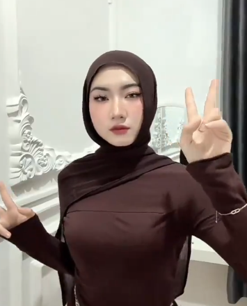 JuanFelixQuisp1's tweet photo. minggu senin apel pagi bersama kak nini di apk livu https://t.co/Foa5IAspsG
