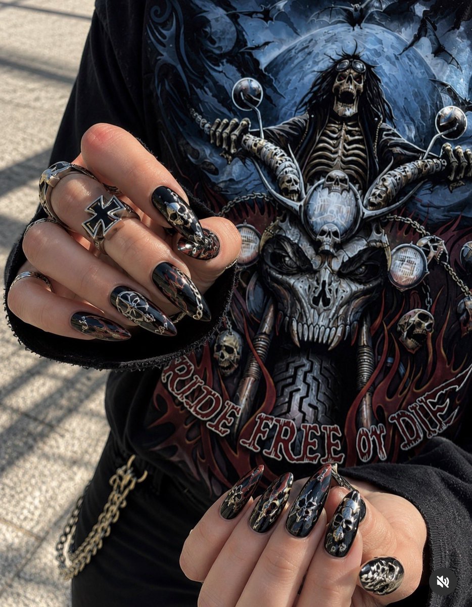 SpiralDirect's tweet photo. Halloween uniform, sorted. 🖤🎃

Dark, deadly and made for spooky season https://t.co/VVGaBecdEI