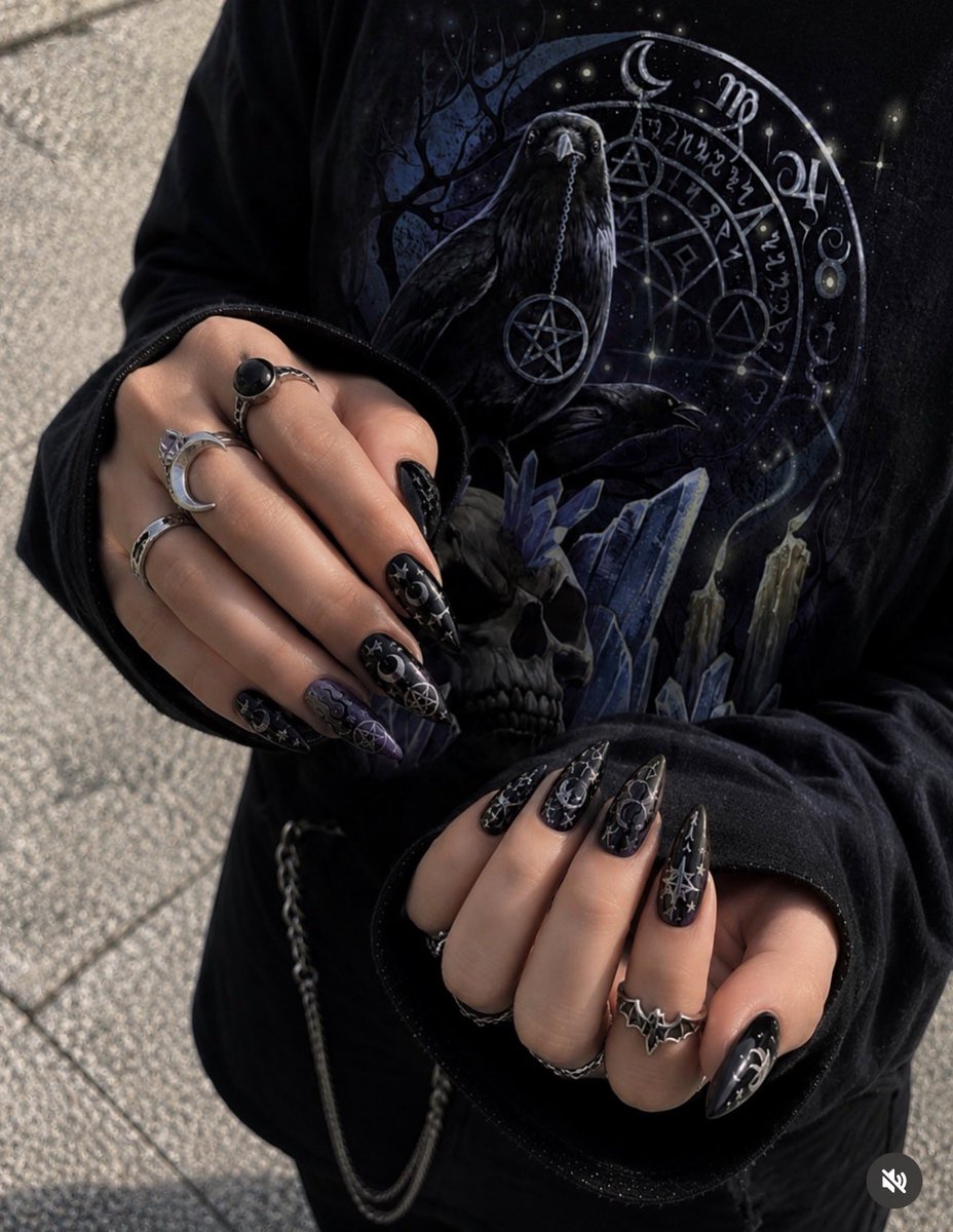 SpiralDirect's tweet photo. Halloween uniform, sorted. 🖤🎃

Dark, deadly and made for spooky season https://t.co/VVGaBecdEI