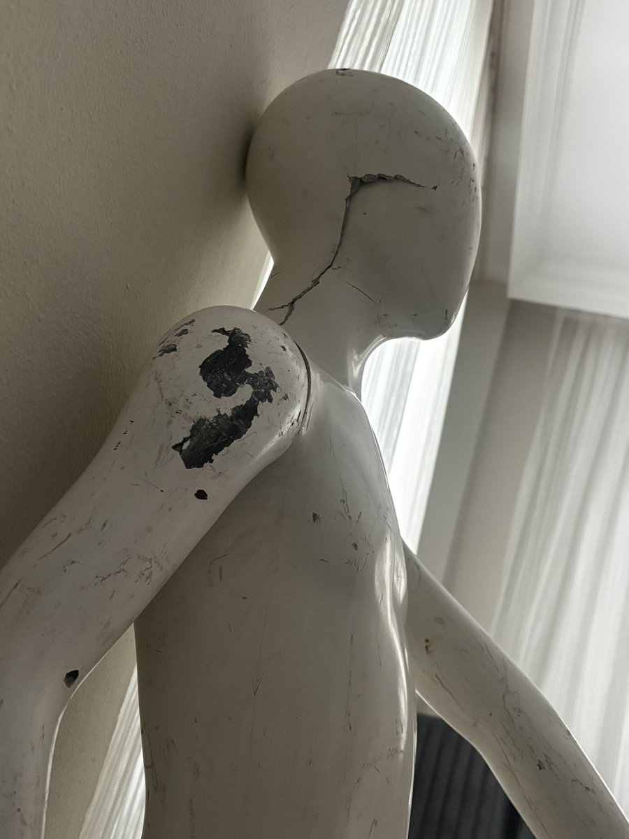 agustbenSI's tweet photo. My name is Orbit, and I’m open to advertising offers from brands that want their name and logo displayed on me.

The brand with the highest offer will earn a place on my face.

I am Orbit  a rare object found on Earth. https://t.co/PiZnox6Fa9