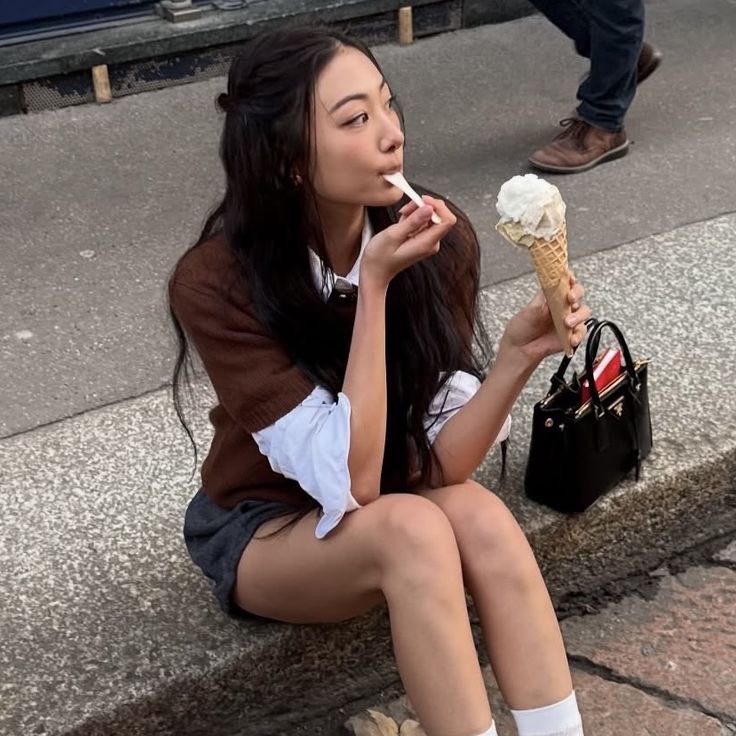 prarwngi's tweet photo. Bebe mau eskrim ga? 🍦 https://t.co/LXuAnc0kiW