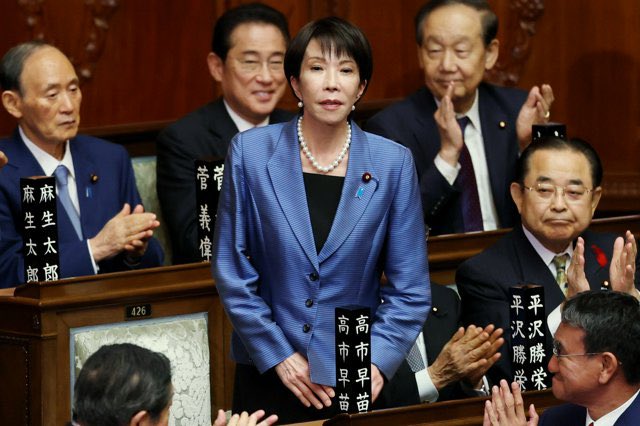Tanakaseiji14's tweet photo. 日本🇯🇵の学生は！
借金まみれ！
どうなってんだ！
高市！

【日本政府】中国人留学生に一人当たり１０００万円支援（返済義務無し）していた事が判明 https://t.co/kfvVfxUIKd