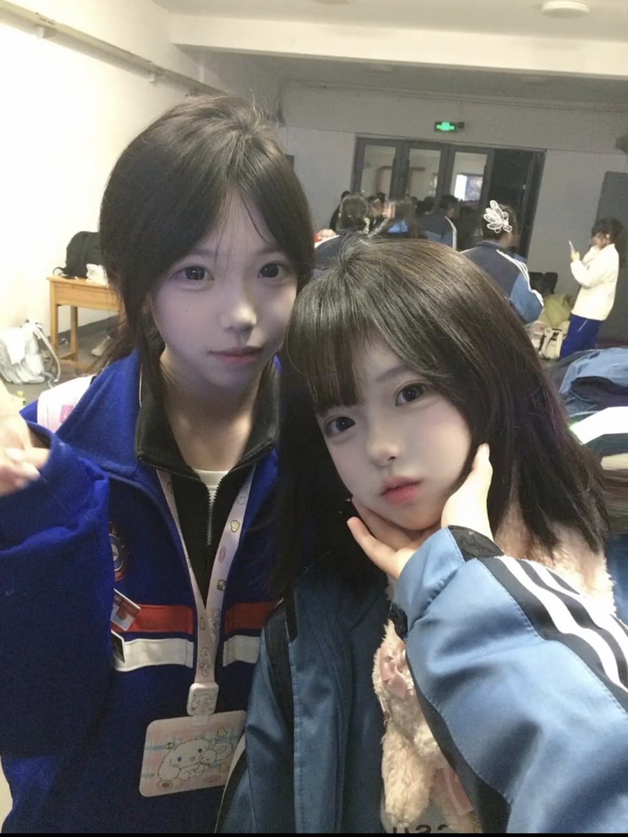 beth04gi1's tweet photo. 下午2.17点 新拍了视频

有人想锐评一下我跟闺蜜的福嘛 🥹       

真心给福（人机不要来）   

真没有🚪  流言 1 我真的给呀 https://t.co/XNZ1cp0zo5
