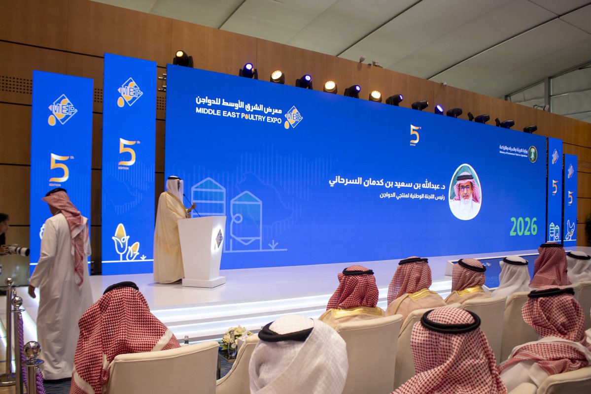 AbdullahKadman's tweet photo. @AlfadleyA @mansourmushaiti @MEWA_KSA 
من كلمة منتجي الدواجن بالمملكة امام معالي الوزير ، 
في كلمتي أمام معالي وزير البيئة والمياه والزراعة، أكدت أن طموح قطاع الدواجن لا يقتصر على زيادة الإنتاج؛ بل يشمل منتجًا وطنيًا ترتقي جودته، وتعزّز الثقة به، وتُطبّق المعايير على المنتجات المتداولة بعدالة.

ورسالتنا للمستهلك: 
ثقتكم بالمنتج السعودي مسؤولية نعمل لها؛ عبر التطوير والبحث، وتوطين سلاسل الإمداد، والالتزام بالجودة. فالأمن الغذائي يبدأ بمنتج موثوق يصل إلى موائدنا.