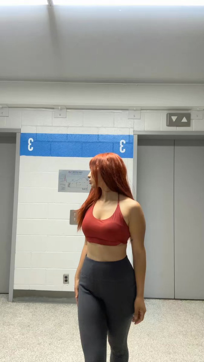 Luna_anaa_'s tweet photo. Gym time #model #nfs #redhead #ofmodel https://t.co/FlBguZuioF