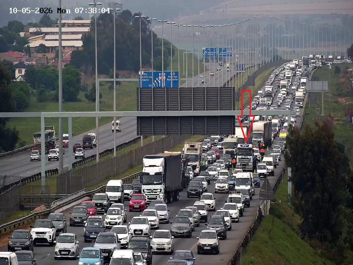 lnnocent191535's tweet photo. GP : N1 NORTH⚠️

Stationary vehicle on N1 Northbound after Moroka Bypass.

2 left lanes closed. Drive carefully.

#N1 #Gauteng 
#SANationalUpdates https://t.co/PXySvI7hWa