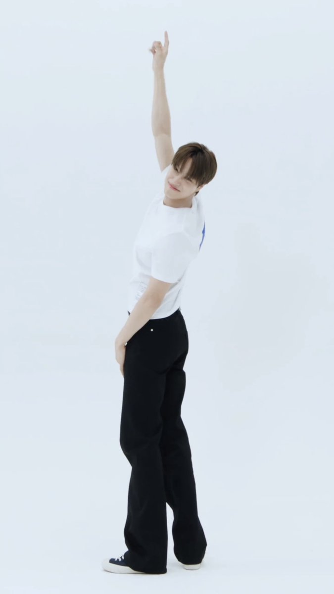elysetable's tweet photo. 몸매 예쁜거 봐 웃는 것도 넘 예뻐
#카이 #KAI #KAIxMediheal #메디힐 #Mediheal https://t.co/LYXQUsAANm