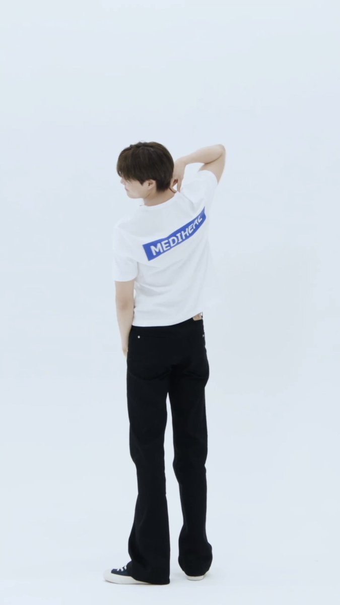 elysetable's tweet photo. 몸매 예쁜거 봐 웃는 것도 넘 예뻐
#카이 #KAI #KAIxMediheal #메디힐 #Mediheal https://t.co/LYXQUsAANm