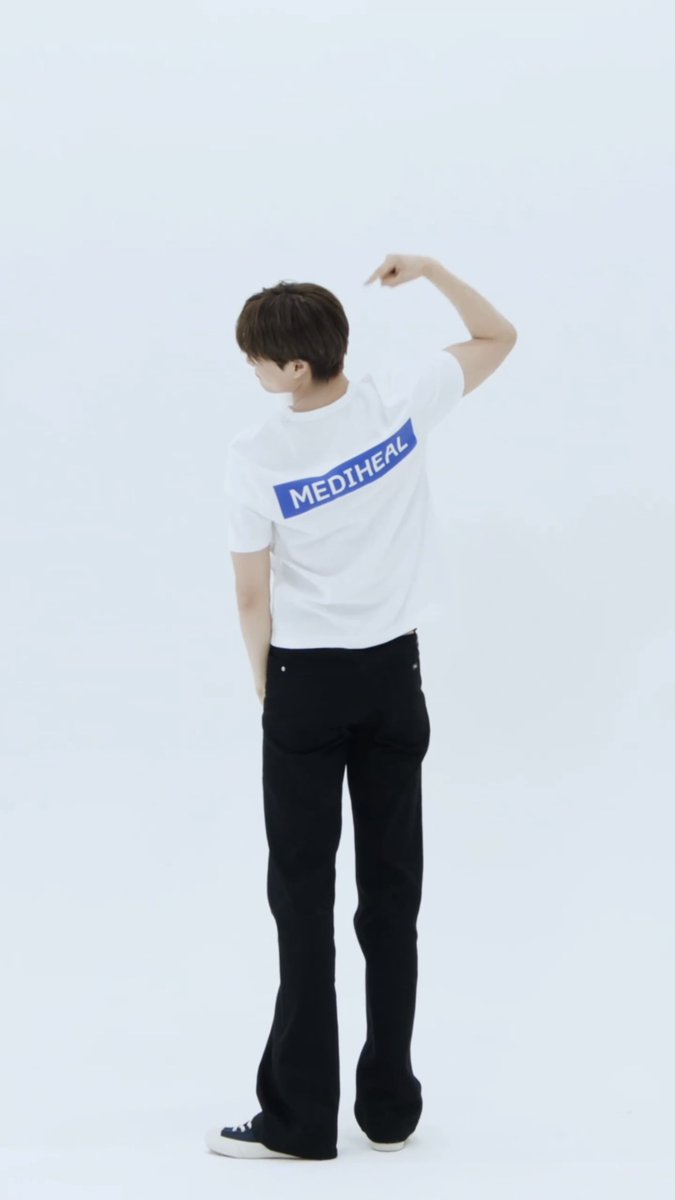 elysetable's tweet photo. 몸매 예쁜거 봐 웃는 것도 넘 예뻐
#카이 #KAI #KAIxMediheal #메디힐 #Mediheal https://t.co/LYXQUsAANm