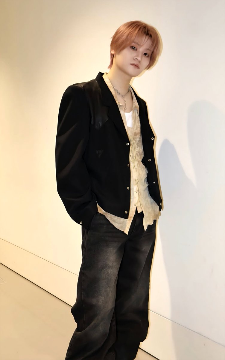 k_handplay's tweet photo. 露出が増えると衣装も増える
衣装が増えるとヘアメも変わる
本当にちょっと前では信じられない位のたくさんの衣装
本当にかっこよくて週何回もしんでる https://t.co/DQowEJkHWL