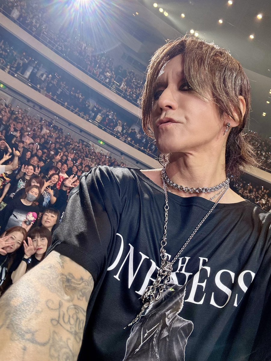 SUGIZOofficial's tweet photo. From Sendai with Love 1004.

UNENDING JOURNEYツアー 仙台公演Day2、
みんな最高に素晴らしかった！
本当にありがとう。
流石正真正銘第２の故郷 仙台。
また必ず還って来るよ。。。

残り４本。TO RISEを入れると８本。
最後まで全霊で臨みます。

#LUNASEA
#UNENDINGJOURNEY_FOREVER　
#SUGIZO https://t.co/r6l6U7WIxZ