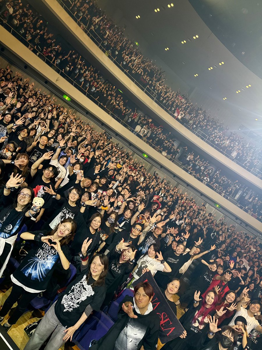 SUGIZOofficial's tweet photo. From Sendai with Love 1004.

UNENDING JOURNEYツアー 仙台公演Day2、
みんな最高に素晴らしかった！
本当にありがとう。
流石正真正銘第２の故郷 仙台。
また必ず還って来るよ。。。

残り４本。TO RISEを入れると８本。
最後まで全霊で臨みます。

#LUNASEA
#UNENDINGJOURNEY_FOREVER　
#SUGIZO https://t.co/r6l6U7WIxZ