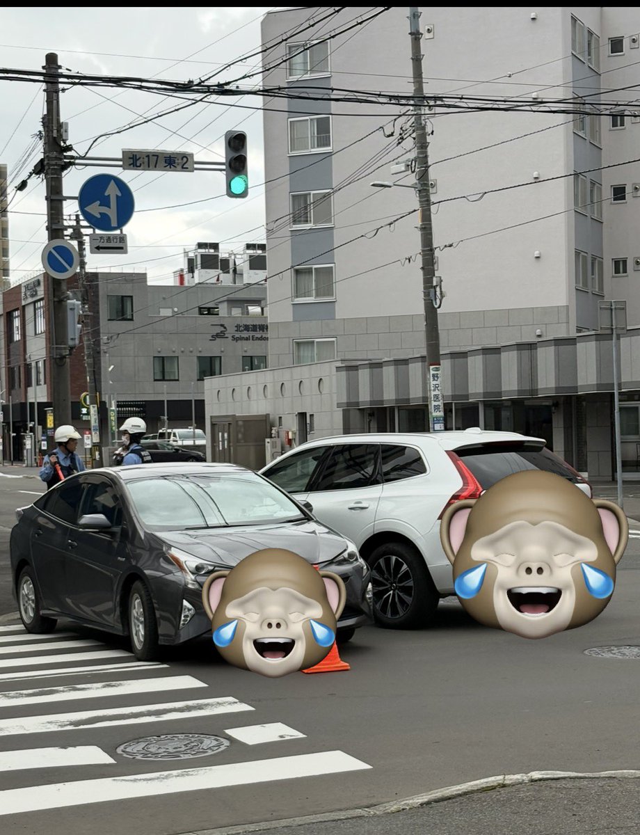 TOKUsapporo5588's tweet photo. 東警察署間近で事故。
プチ渋滞中。

#札幌
#事故 https://t.co/qW56hALdgq