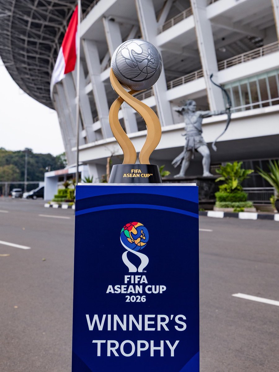 idextratime's tweet photo. Final malam ini akan jadi final KETUJUH timnas Indonesia di turnamen antar tim ASEAN.

AFF :
2000 vs Thailand : kalah 1–4
2002 vs Thailand : imbang 2–2, kalah adu penalti 2–4
2004 vs Singapura : kalah agregat 2–5
2010 vs Malaysia : kalah agregat 2–4
2016 vs Thailand : kalah agregat 2–3
2020 vs Thailand : kalah agregat 2–6

FIFA ASEAN Cup
2026 Indonesia vs Thailand : ?