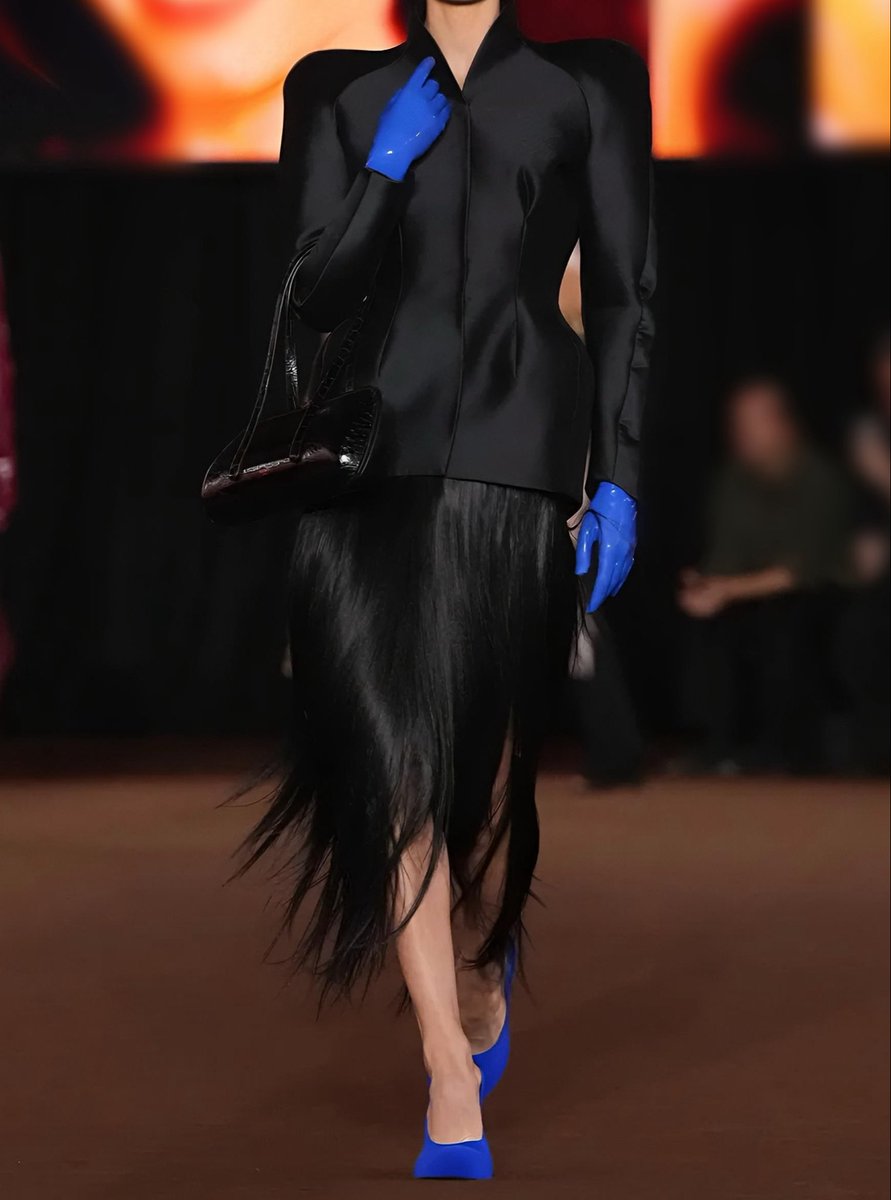 soomienana's tweet photo. Mugler SS27 Ready-To-Wear..🖤! https://t.co/TIZetuU3WS