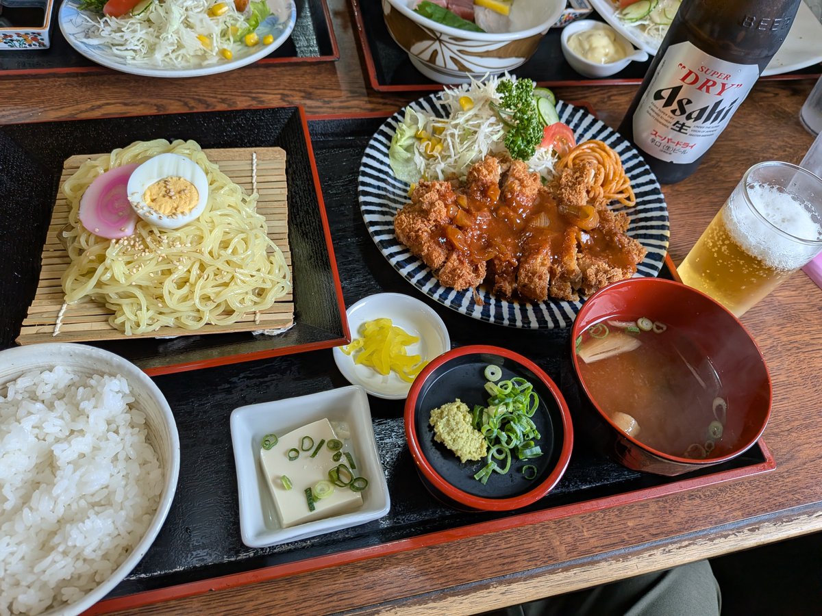 ssadk_c's tweet photo. お昼ごはんは和泉市の定食処エクボ

期間限定ざるラーメン定食　瓶ビール
美味い！ https://t.co/LXbtwYk1yy