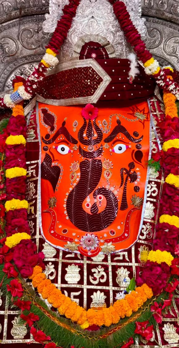 AshokMukhya's tweet photo. 🌺 जय श्रीगणेश 
✨नित्य श्रृंगार दर्शन 💫 
📍 खजराना श्री गणेश मंदिर, इन्दौर
🗓️ 5 अक्टूबर 2026
🌺आज के प्रयास ही कल की सफलता का आधार हैं।🌺 
👤मुख्य पुजारी अशोक भट्ट-मो. 9302105856 https://t.co/9eUxMNA02U