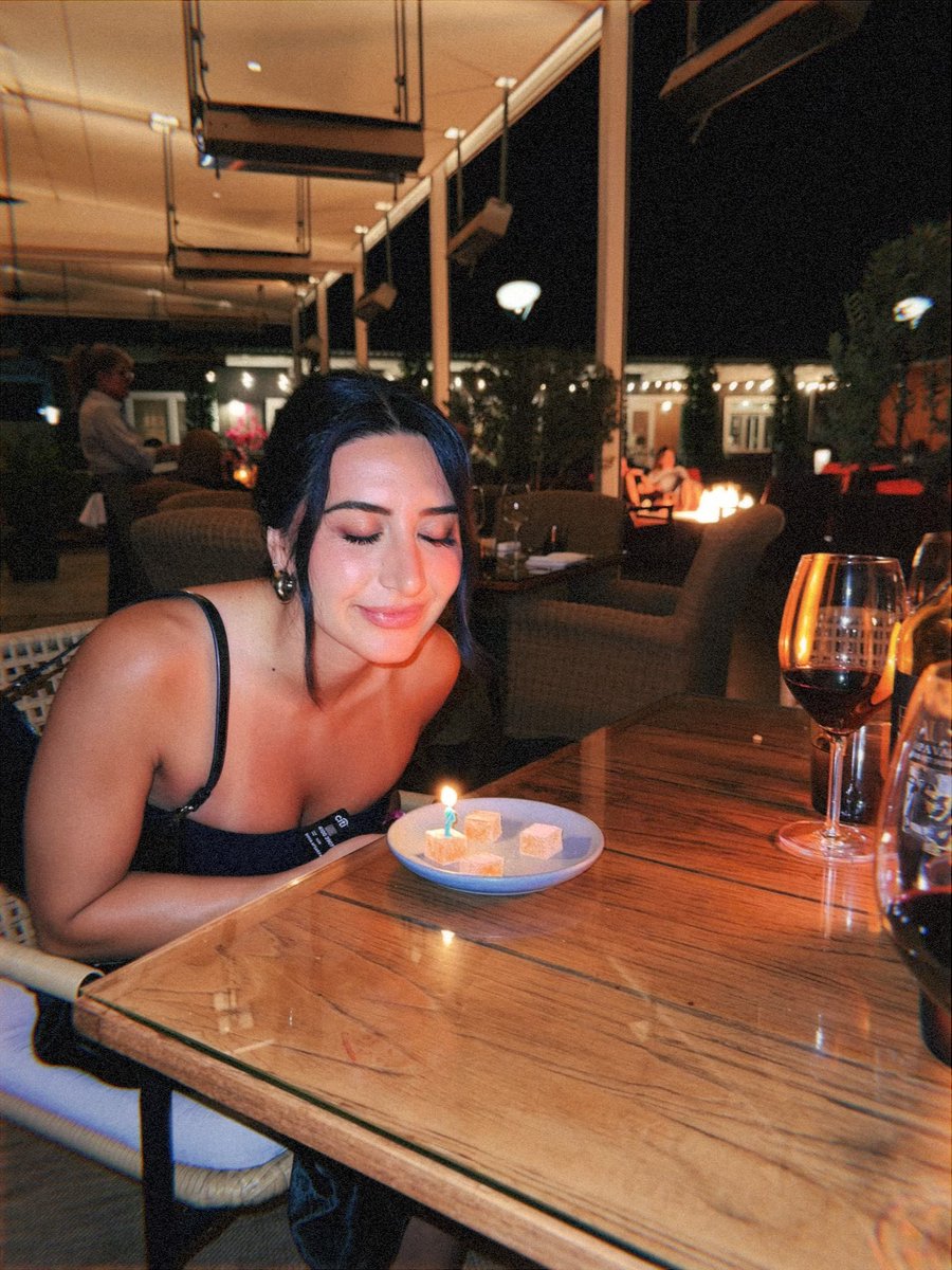 hizuny's tweet photo. spent the weekend in napa celebrating my best friend’s birthday and now off to bed before my first tech week tomorrow. goodnight <3 https://t.co/DAEleiznH5