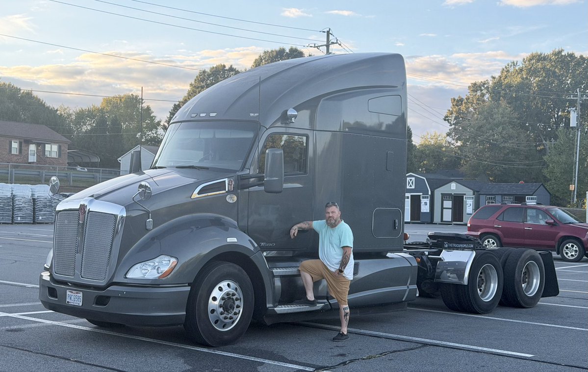JarmanThacker's tweet photo. I got my own truck and started my own company https://t.co/TlBQOYxp0V