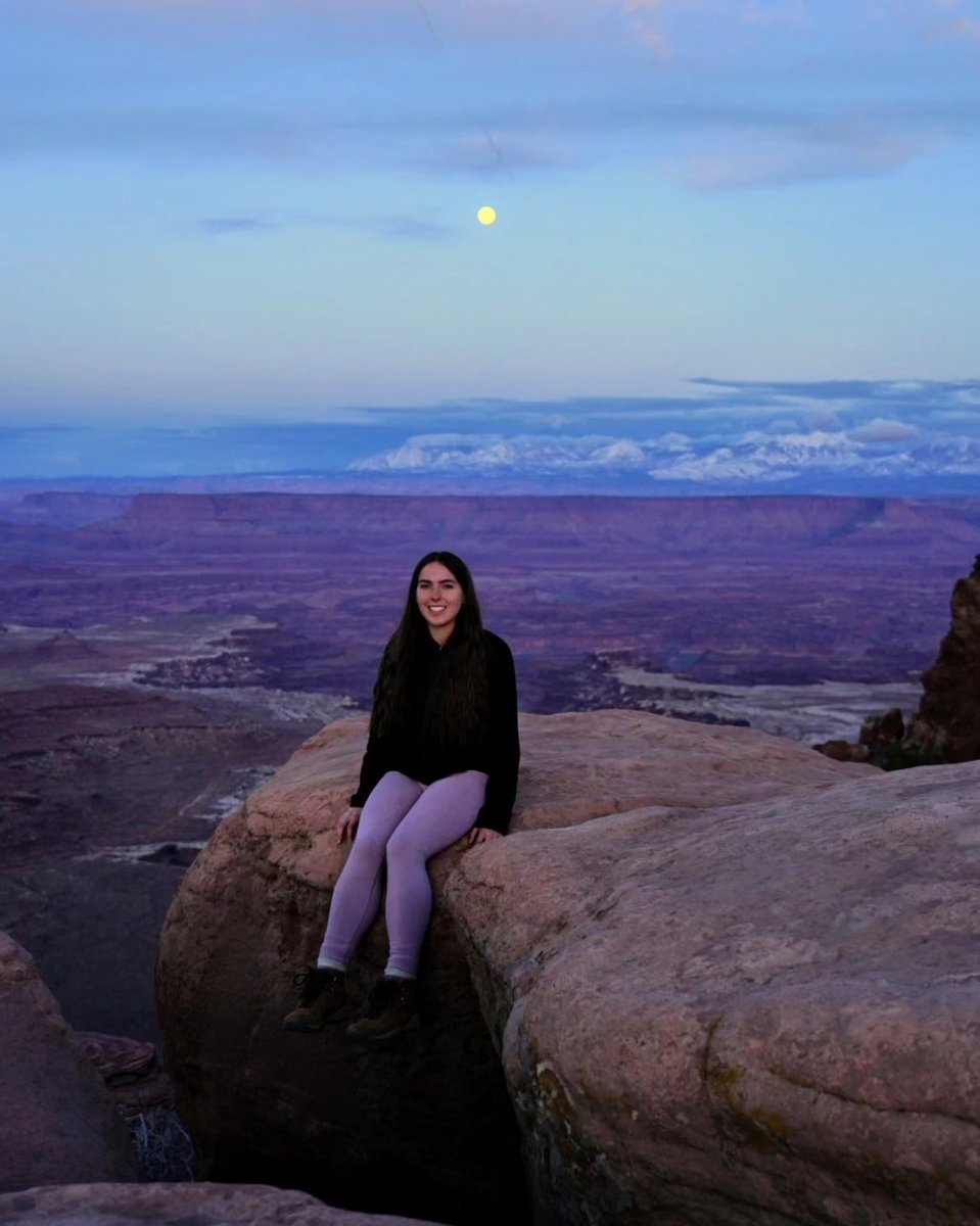 Liseth_galu13's tweet photo. Aussie photographer, 22, exploring the US one place at a time. Sunset in Utah’s Canyonlands brought pink, purple and blue across the canyon. Having this view all to myself made it unforgettable. https://t.co/dvBLodESXc