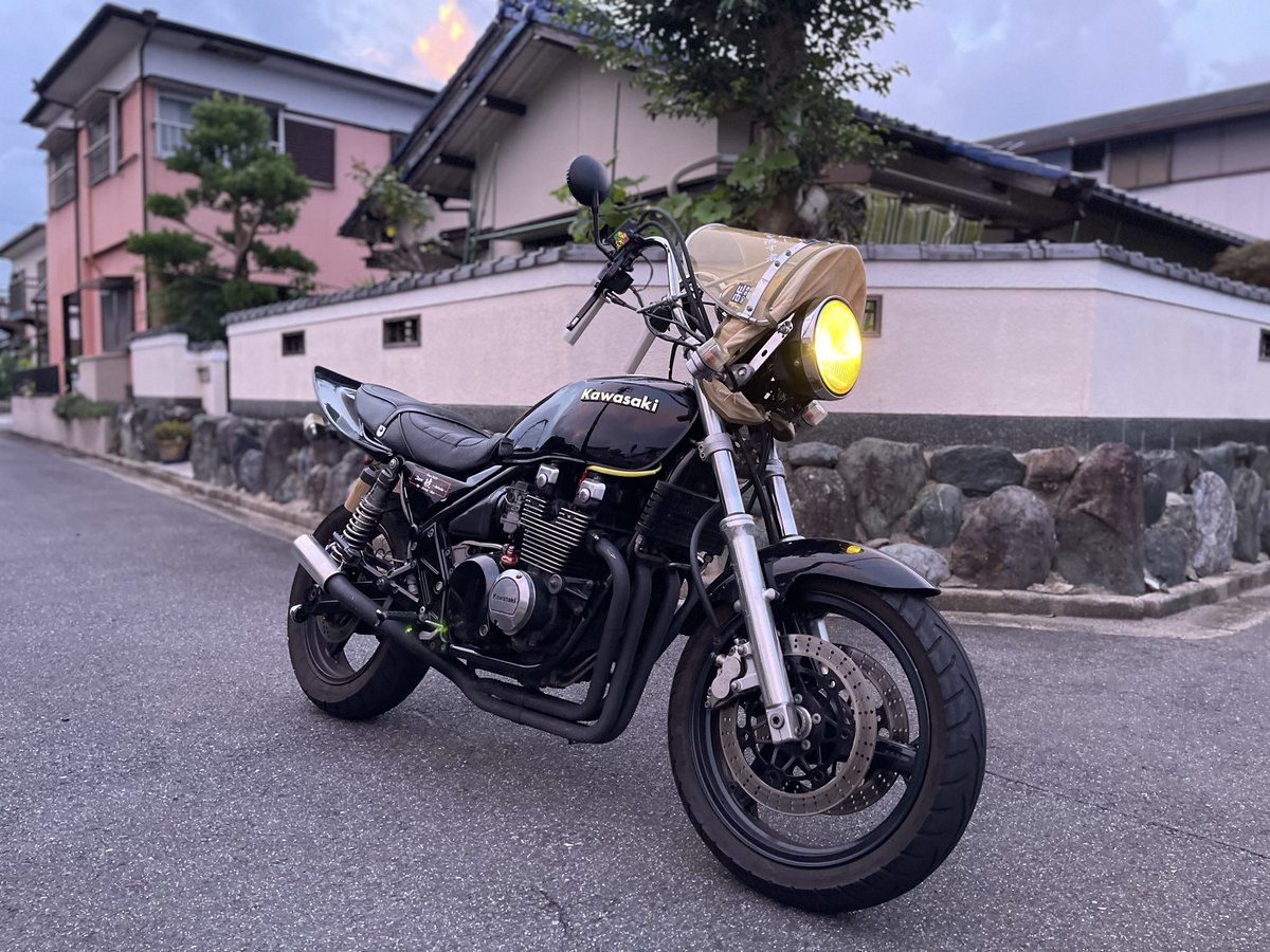 D0khk's tweet photo. #過去車

ゼファーχ

#kawasaki
#ゼファー400
#ゼファーχ
#z400fx

乗り方とハンドルは気合い入ってたと思います🙃 https://t.co/VoKY7NS36U