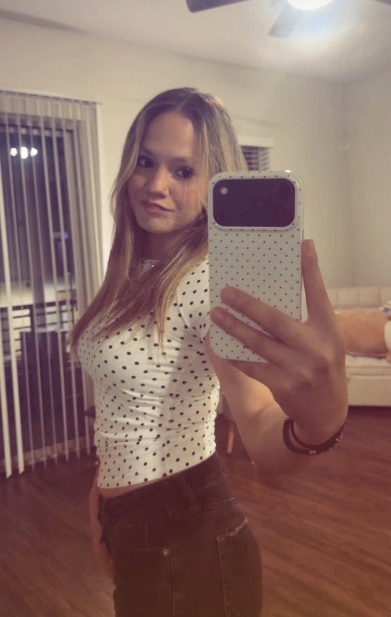 Ronn1sqn's tweet photo. My favorite piece of meat to jerk too her tik toks and insta is all I need to jerk off too https://t.co/tMhtlCBYsS