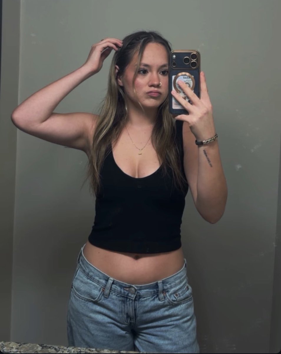 Ronn1sqn's tweet photo. My favorite piece of meat to jerk too her tik toks and insta is all I need to jerk off too https://t.co/tMhtlCBYsS